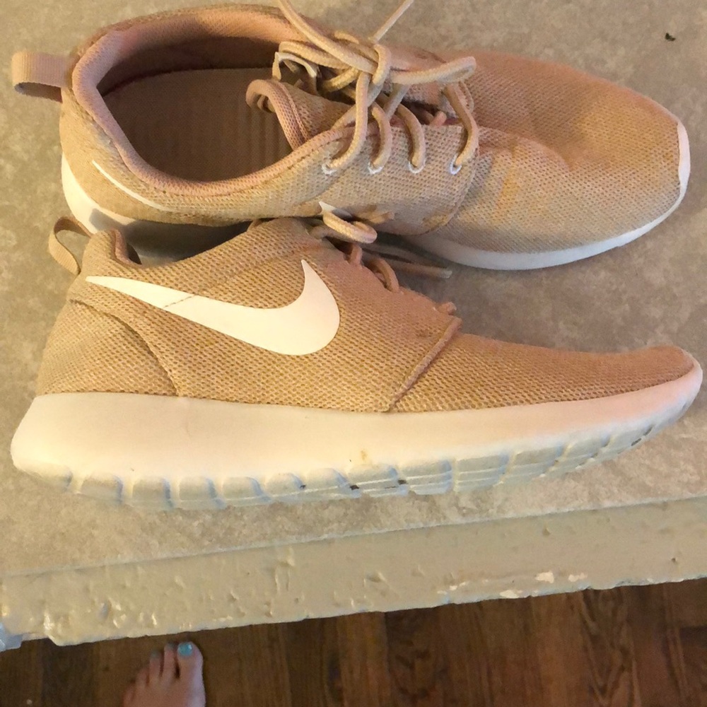 Ladies size 9 beige shoes